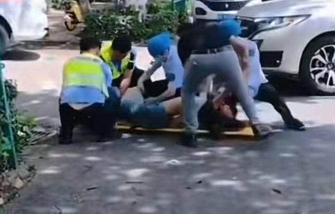 包含女子短跑100米“一姐”决赛前缺氧晕倒被救护车拉走的词条