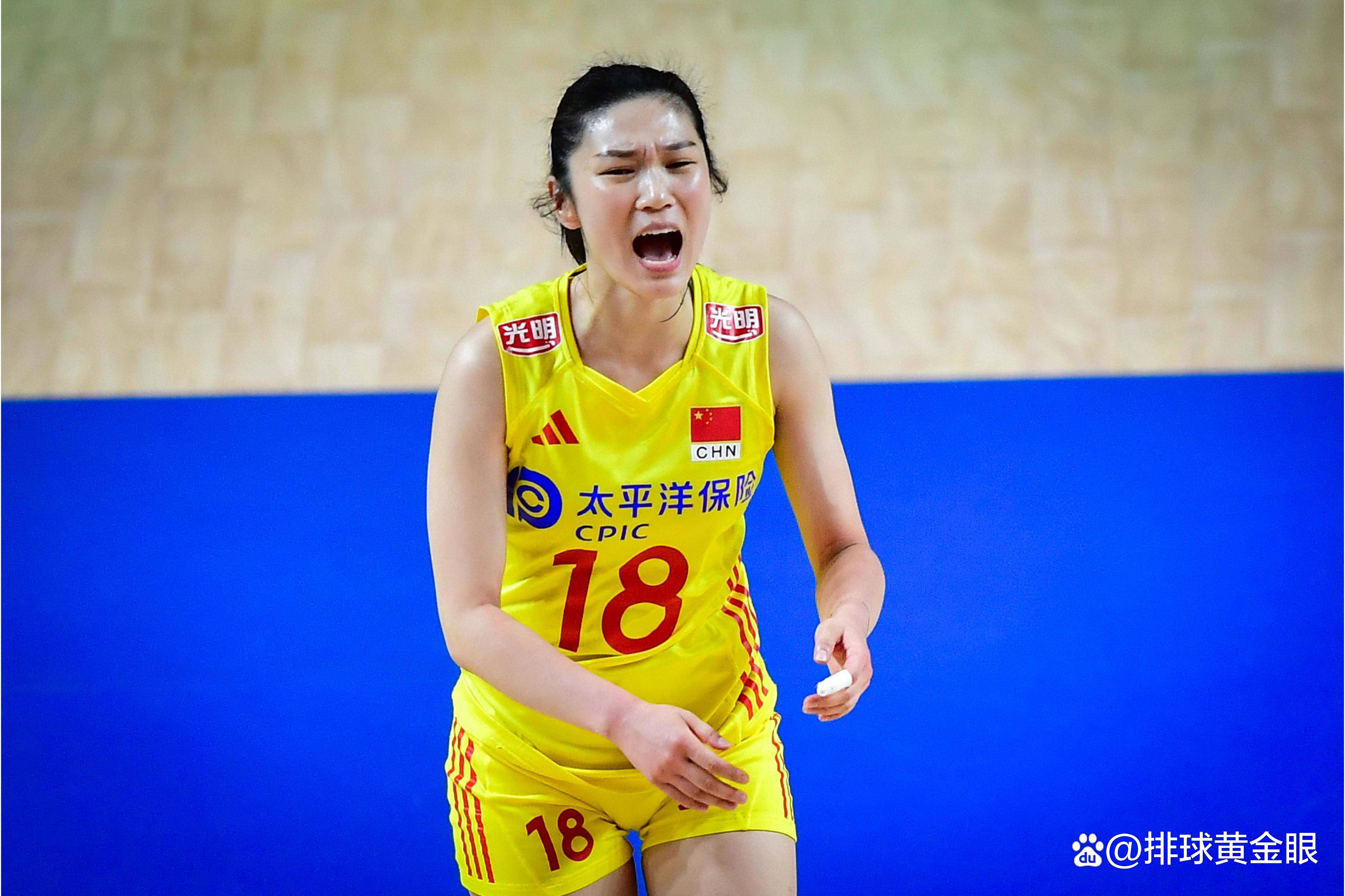 失误送1局咋赢球？女排1环节碾压日本攻防大腿是她的简单介绍