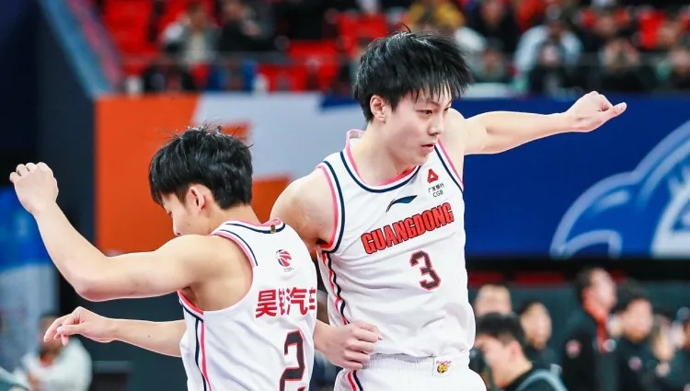 关于CBA广州龙狮89-85深圳马可波罗陈盈骏21分准三双：一场激战背后的战术博弈与球员闪光的信息