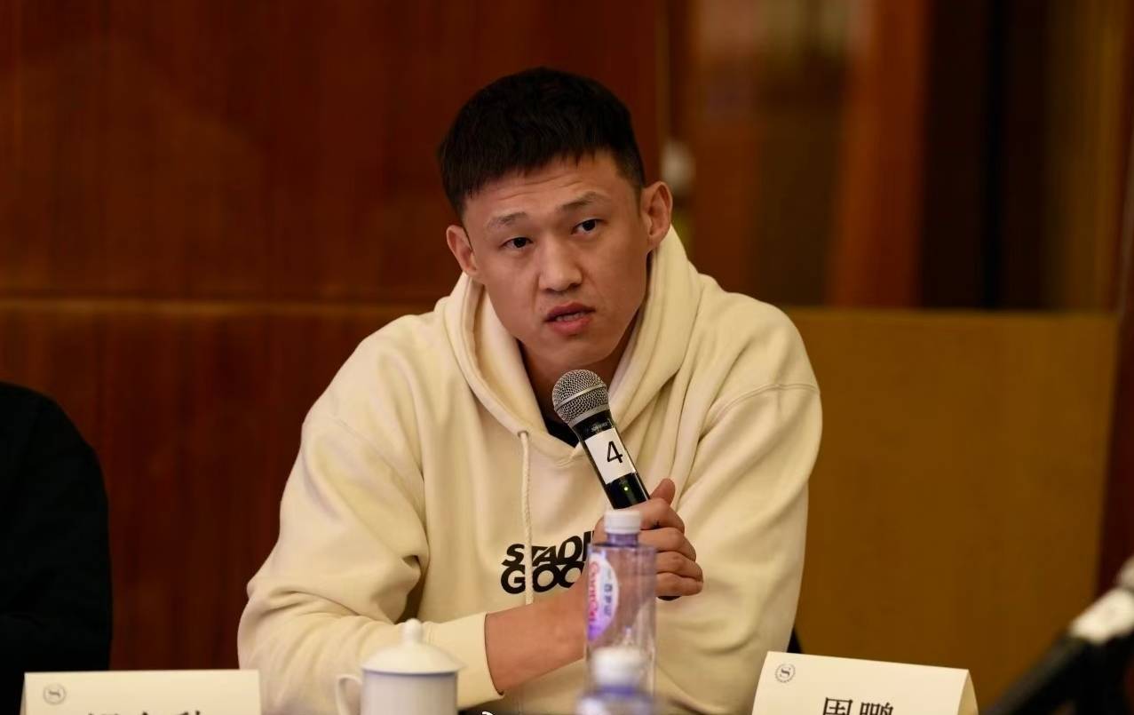 爱游戏足球体育-包含媒体人周鹏：本次试训长达8个小时，老鹰对瀚森进行两轮面试的词条