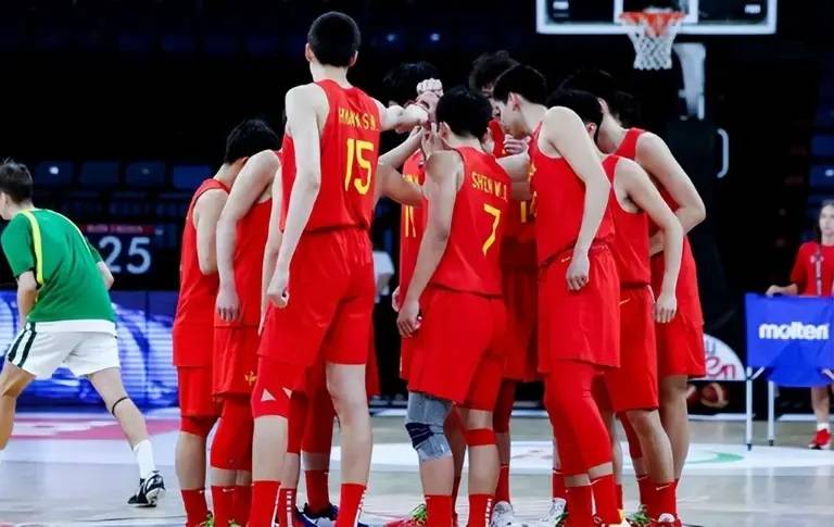 爱游戏体育官方入口-这可咋整！中国U19男篮4战狂丢80个进攻篮板的简单介绍